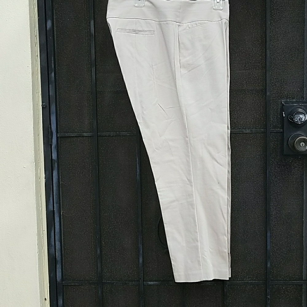 Khaki pant with spandex